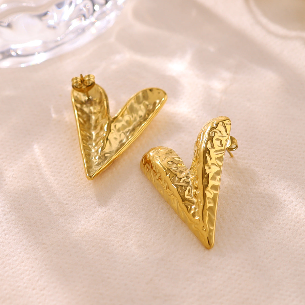 18K Gold Heart Earrings